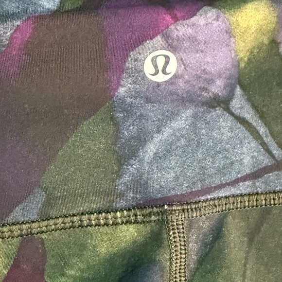 Lululemon Wunder Under Crop Size 4 - Picture 2 of 10